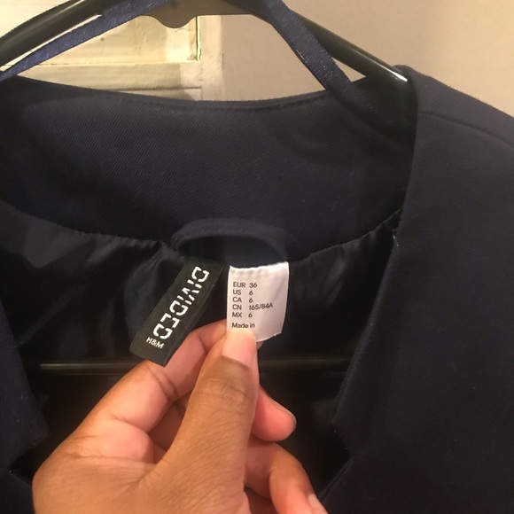 H&M Blazer. Size 6 - Picture 3 of 4